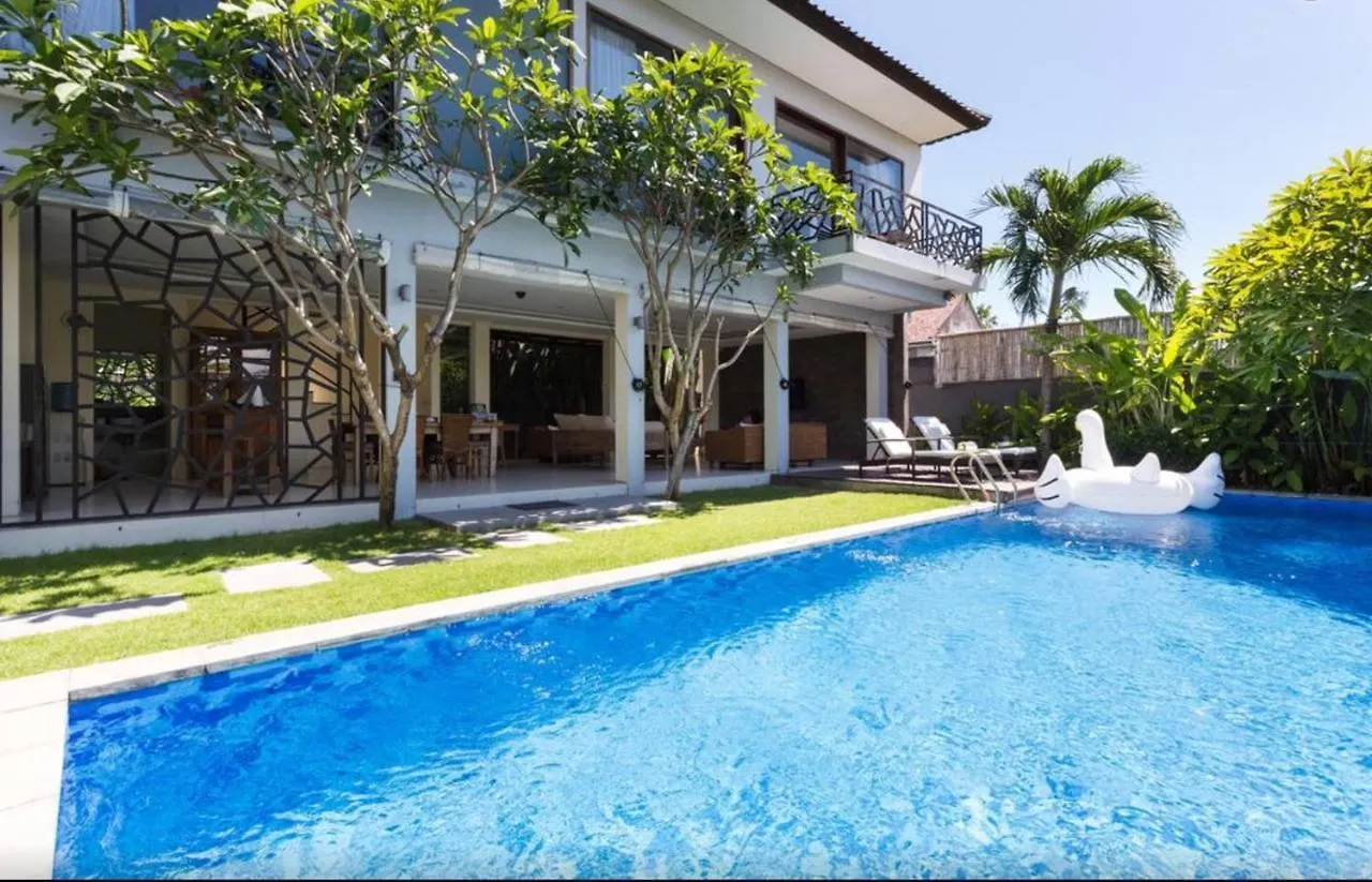 Villa Bteega, 10 Minutes Walk To Beach And Restaurants, With Staffs Seminyak