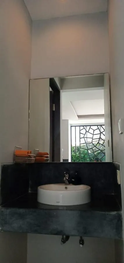 Villa Bteega, 10 Minutes Walk To Beach And Restaurants, With Staffs Seminyak  0*, Seminyak (Bali)