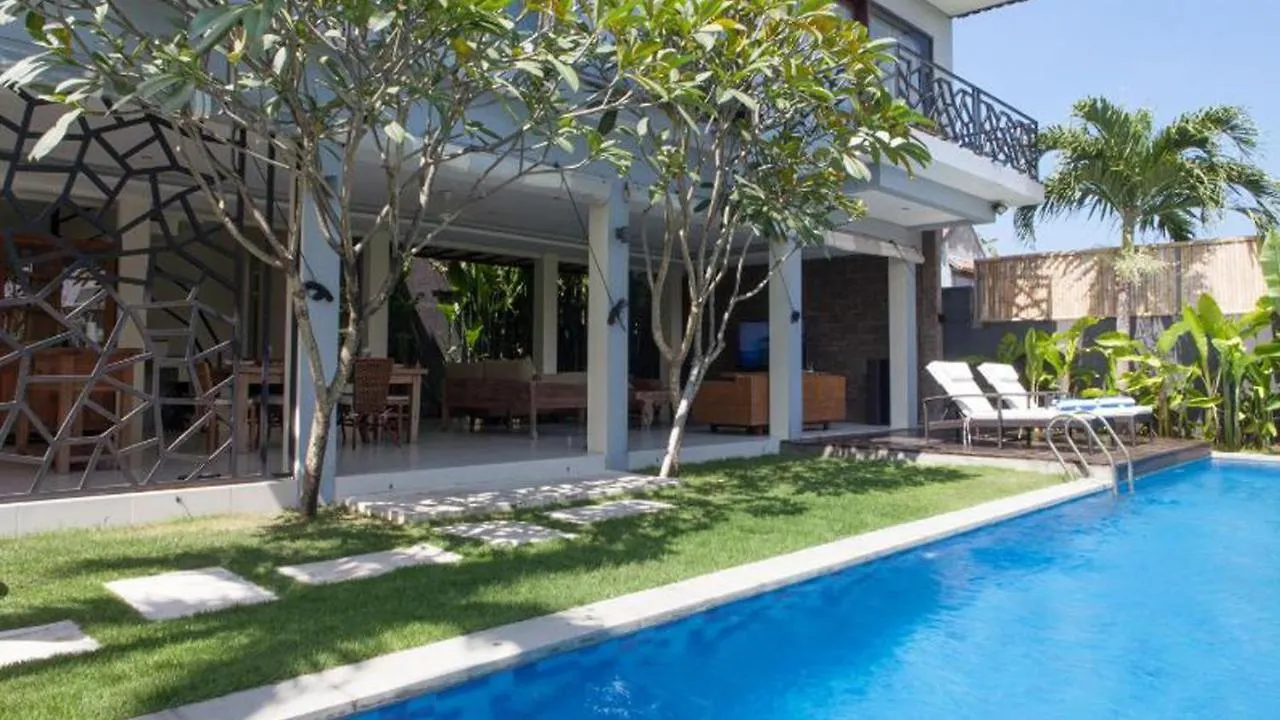 Villa Bteega, 10 Minutes Walk To Beach And Restaurants, With Staffs Seminyak  Seminyak (Bali)